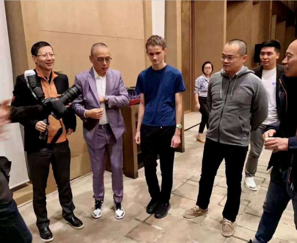 潮が引くと、従来のVCがCryptoに参入し始める。