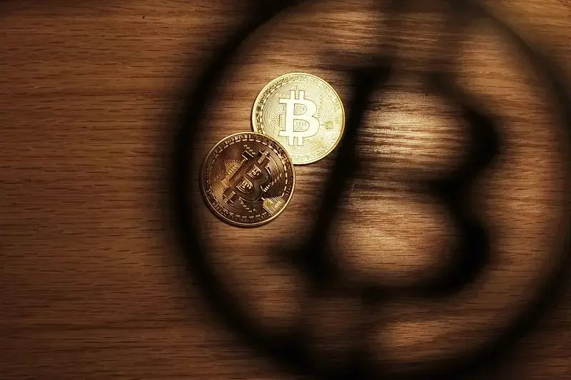 《财经》特稿:6.1 万枚比特币背后的吸金、洗钱与中国女逃犯