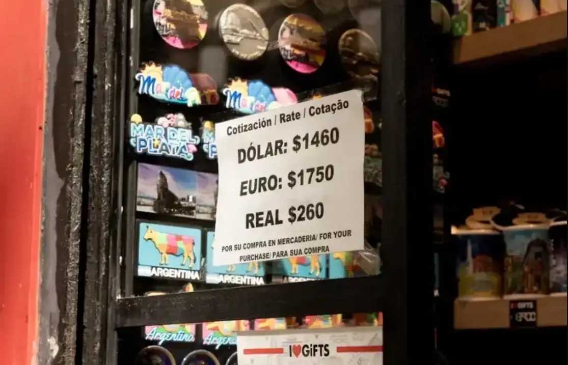 블룸버그: 페소 위기 심화, 스테이블코인이 아르헨티나 사람들의 "구명줄"