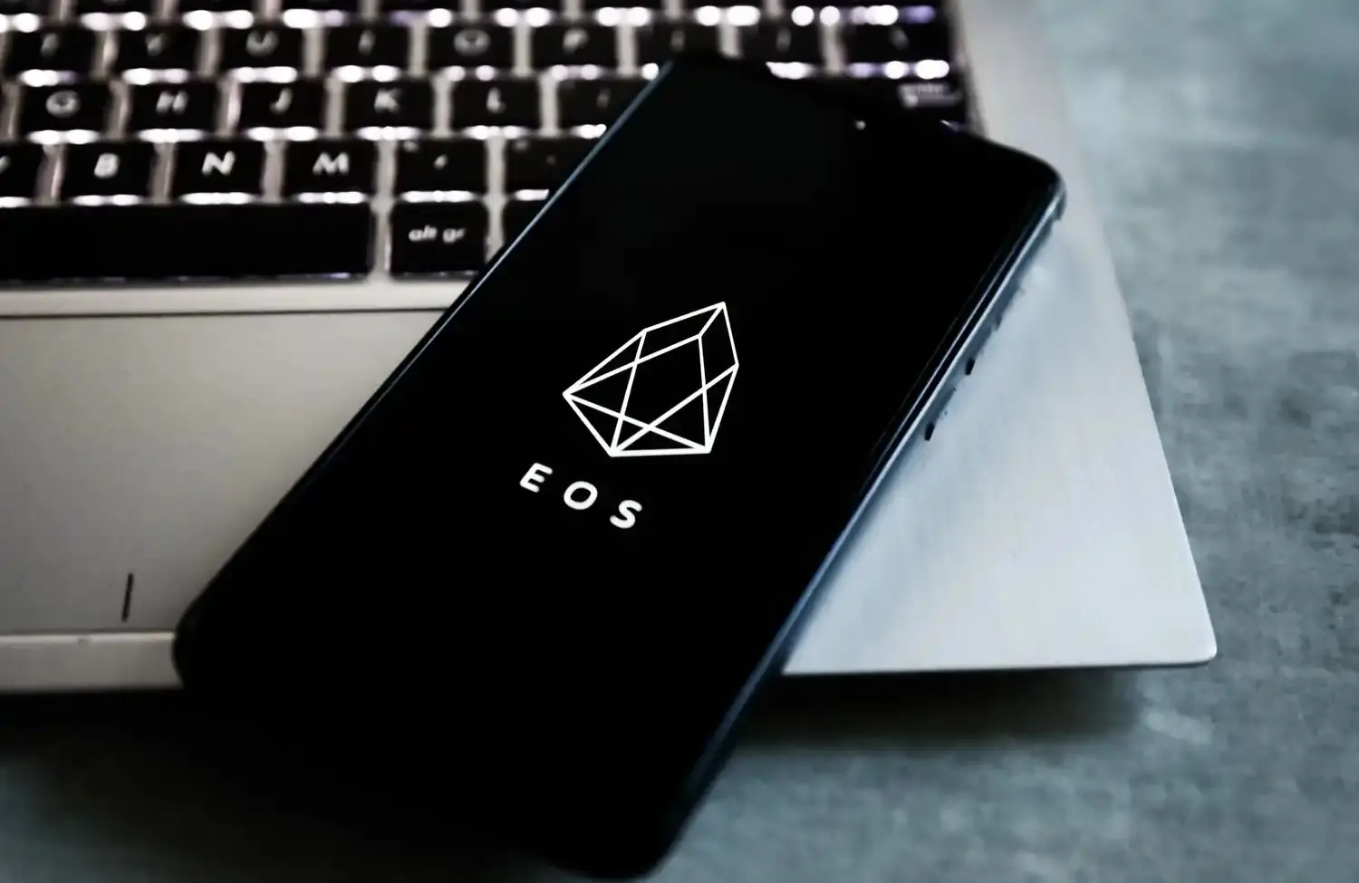 EOS 再生事件，社區痛斥基金會跑路吃絕戶
